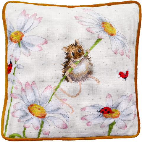 Bothy Threads - Wrendale - Tapestry Kit - Daisy Mouse - Mouse on a Daisy
