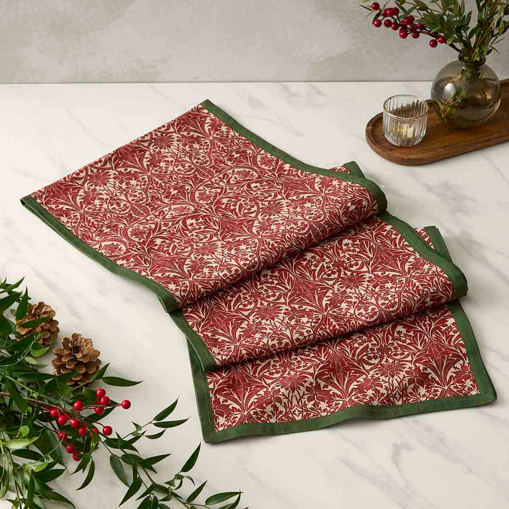 NEW - Spode - Morris & Co - Table Runner - Bluebell Red & Green
