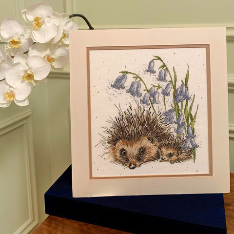 Bothy Threads - Wrendale - Cross Stitch Kit - Love and Hedgehugs